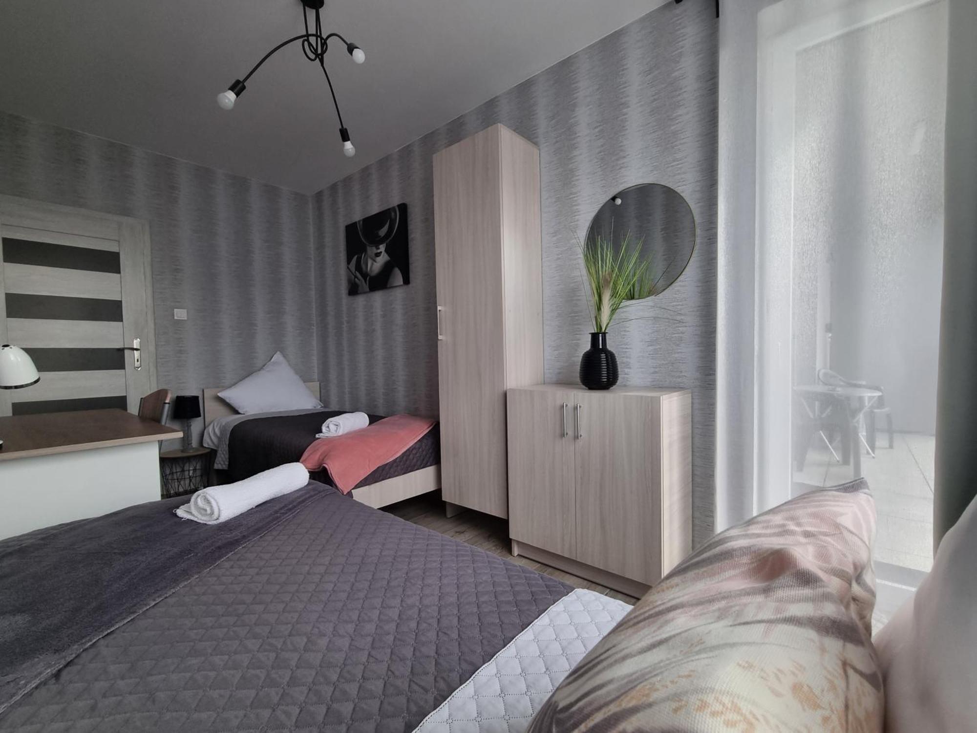 Q Apart Grand - Klimatyzowane 3 Pokojowe Apartamenty Przy Manufakturze Z Garazem Gratis, Fv Łódź Exteriör bild